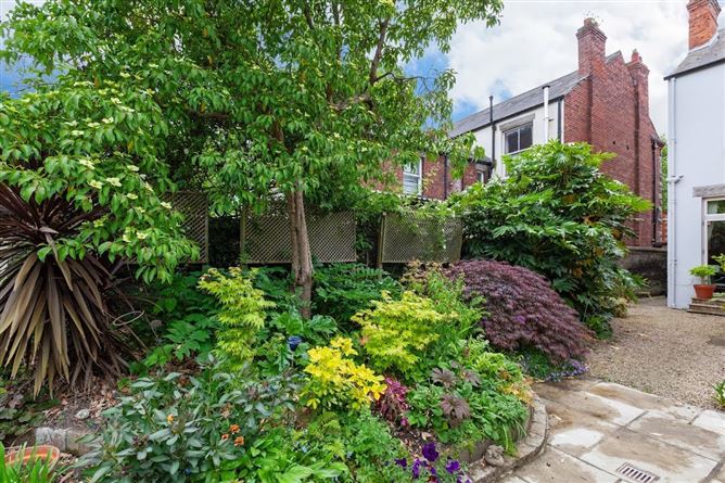 https://photos-a.propertyimages.ie/media/2/5/3/4937352/fc010079-0793-4868-9e68-748f3417f4b0_l.jpg