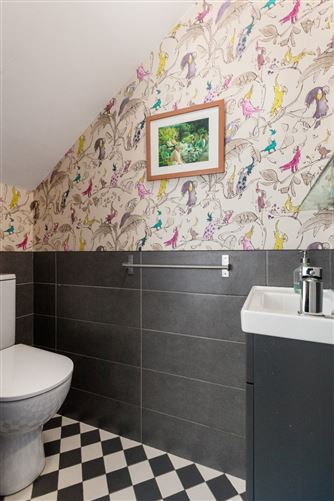 https://photos-a.propertyimages.ie/media/2/5/3/4937352/fc010079-0793-4868-9e68-748f3417f4b0_l.jpg