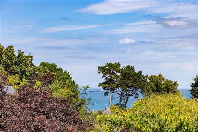Photo 35 of 51 — 6 Knocknacree Park, Dalkey, County Dublin