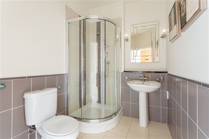 77 Ballintyre Grove, Ballinteer, Dublin 16