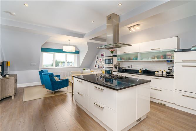 77 Ballintyre Grove, Ballinteer, Dublin 16