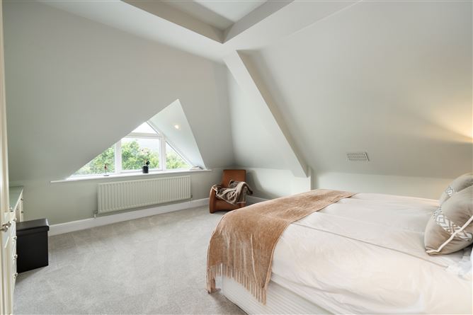 77 Ballintyre Grove, Ballinteer, Dublin 16