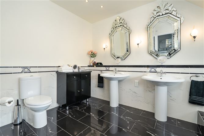 77 Ballintyre Grove, Ballinteer, Dublin 16