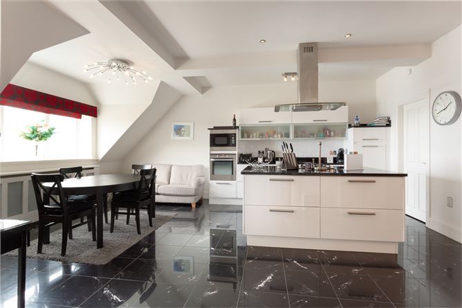 77 Ballintyre Grove, Ballinteer, Dublin 16