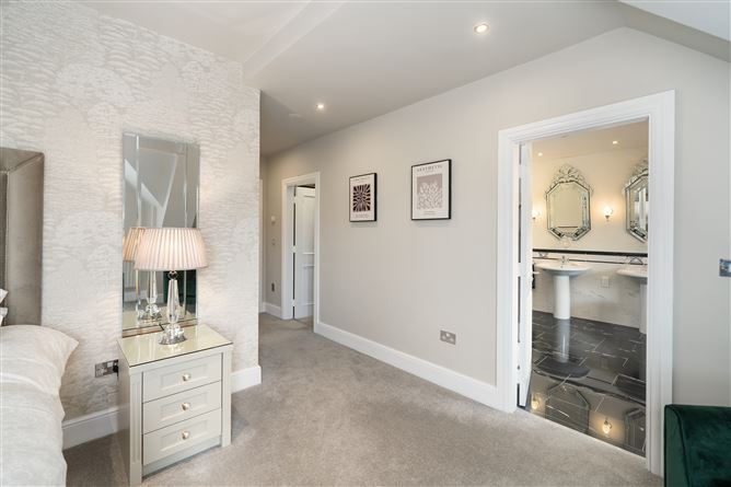 77 Ballintyre Grove, Ballinteer, Dublin 16
