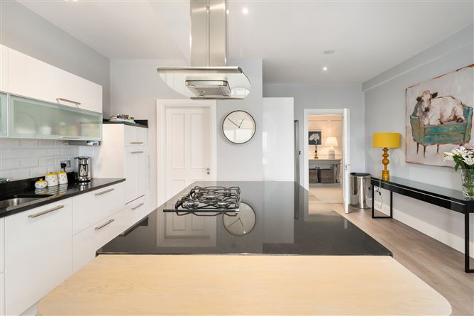 77 Ballintyre Grove, Ballinteer, Dublin 16