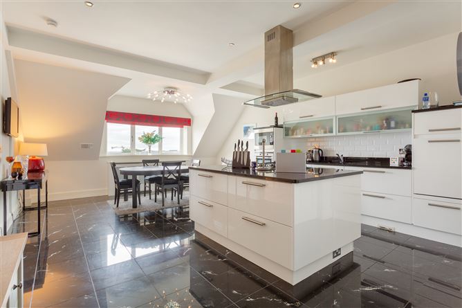77 Ballintyre Grove, Ballinteer, Dublin 16