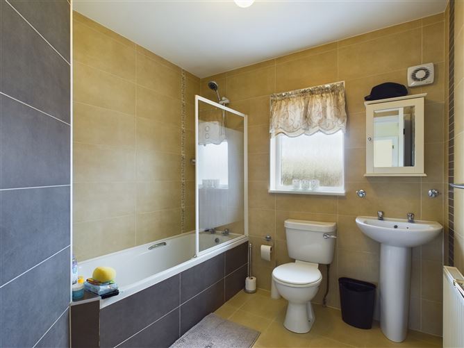 33 Cuan Na Greine, Crooke, Passage East, Waterford