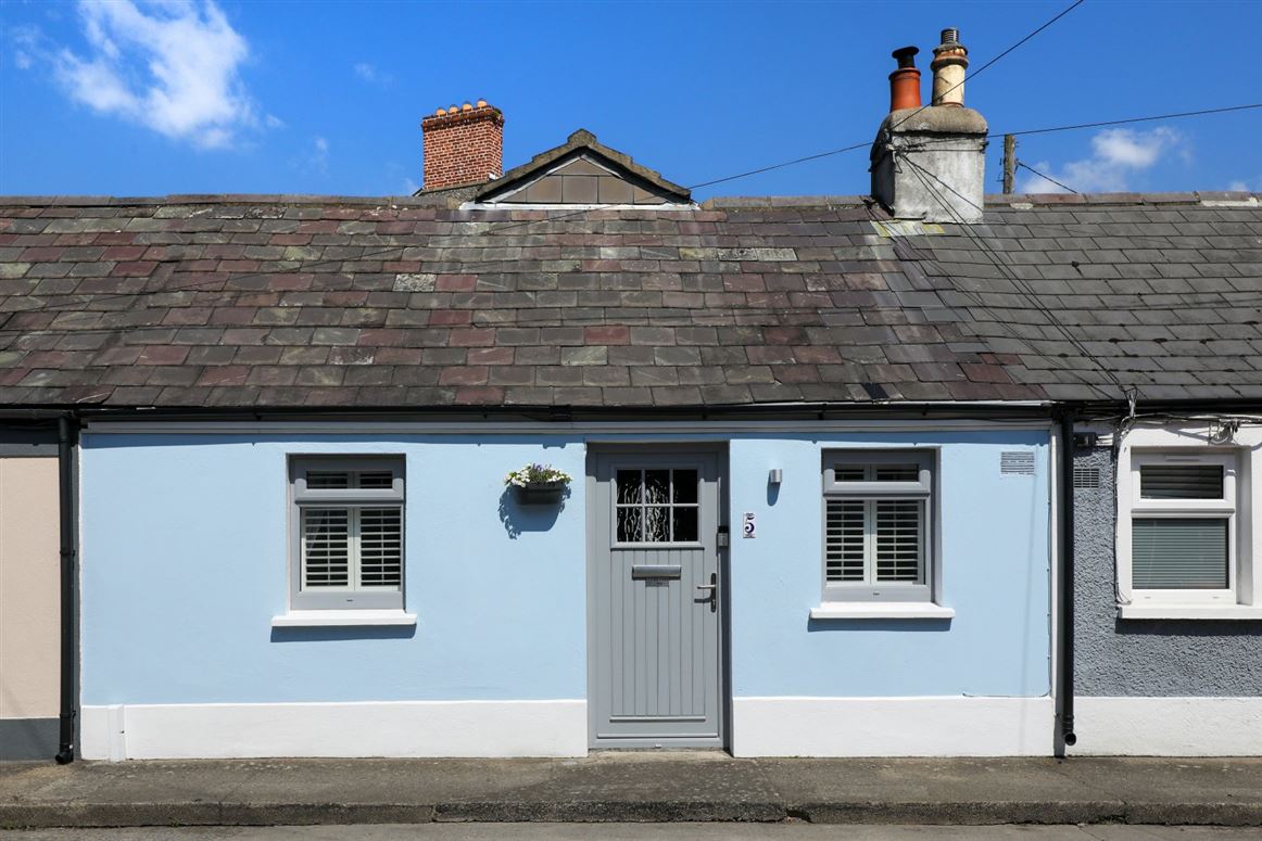 5 Crescent Place, Clontarf, Dublin 3