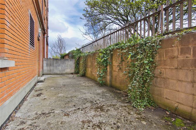 Photo 11 of 13 — Apt 8, Block 3, Steevens Gate, 126/127 Steeven's Gate Apartments, James's Street, Dublin 8