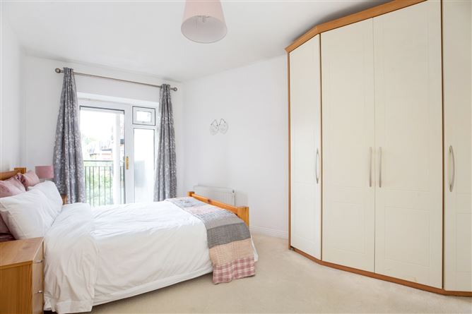 101 Castle Court, Kilgobbin Wood, Sandyford, Dublin 18