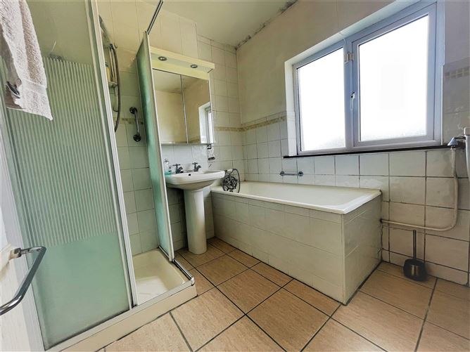 Valentia, 3 Merval Crescent,, Ennis Road, Limerick