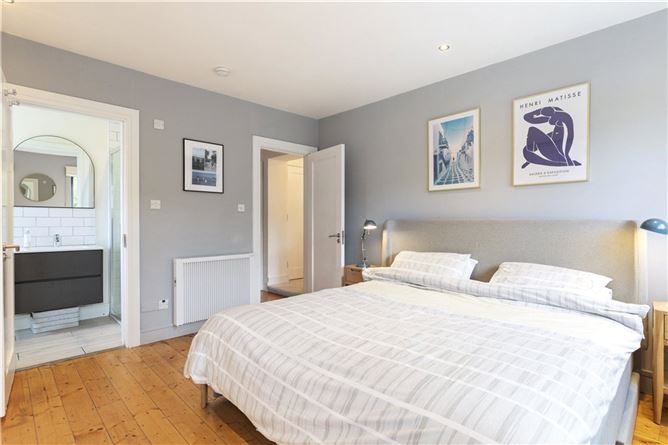 https://photos-a.propertyimages.ie/media/2/5/7/4928752/dbf3ed29-ddf7-4e40-8418-ddcc74ecddbb_l.jpg
