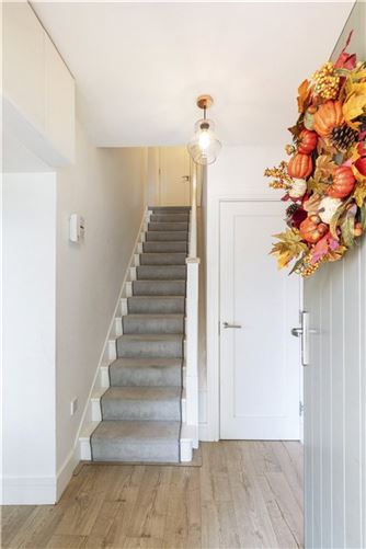 https://photos-a.propertyimages.ie/media/2/5/7/4928752/dbf3ed29-ddf7-4e40-8418-ddcc74ecddbb_l.jpg