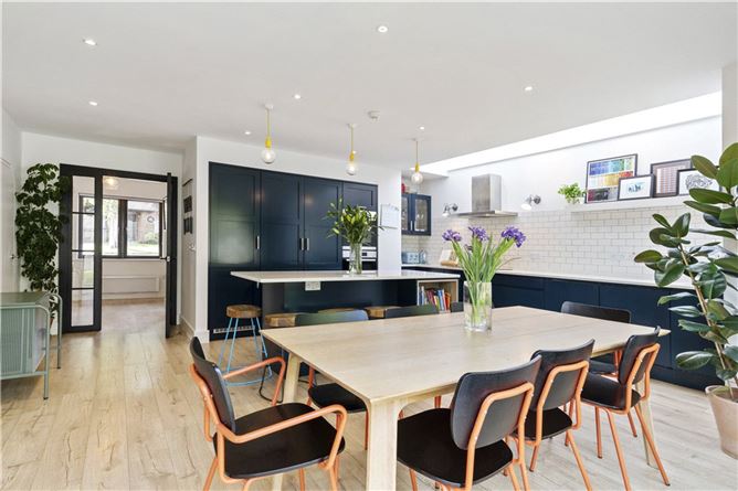 https://photos-a.propertyimages.ie/media/2/5/7/4928752/dbf3ed29-ddf7-4e40-8418-ddcc74ecddbb_l.jpg