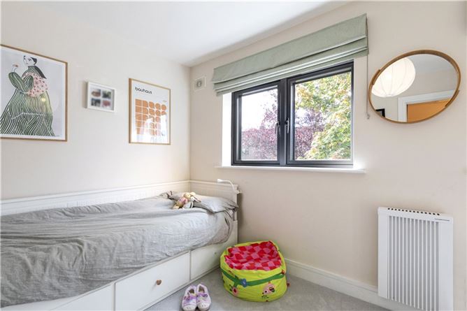 https://photos-a.propertyimages.ie/media/2/5/7/4928752/dbf3ed29-ddf7-4e40-8418-ddcc74ecddbb_l.jpg