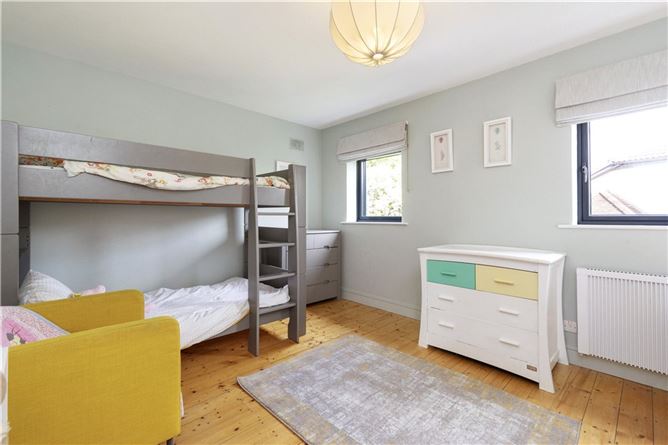 https://photos-a.propertyimages.ie/media/2/5/7/4928752/dbf3ed29-ddf7-4e40-8418-ddcc74ecddbb_l.jpg