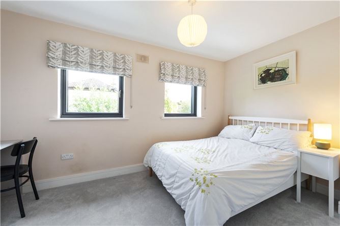 https://photos-a.propertyimages.ie/media/2/5/7/4928752/dbf3ed29-ddf7-4e40-8418-ddcc74ecddbb_l.jpg