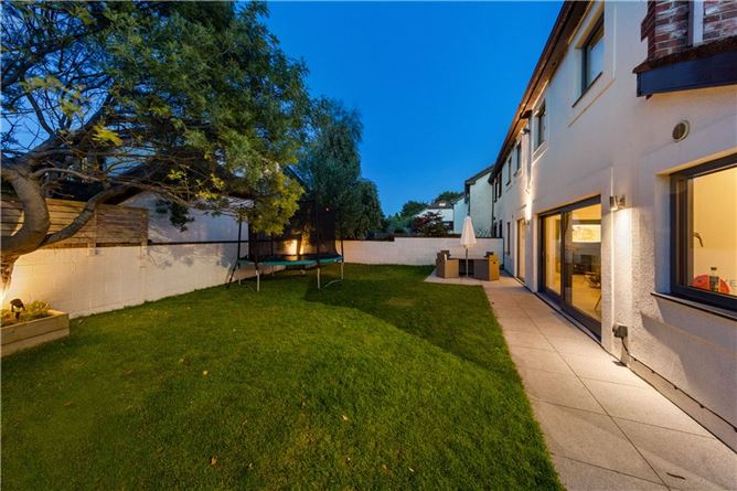 https://photos-a.propertyimages.ie/media/2/5/7/4928752/dbf3ed29-ddf7-4e40-8418-ddcc74ecddbb_l.jpg