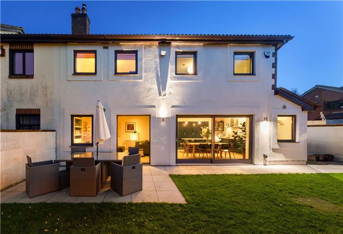 https://photos-a.propertyimages.ie/media/2/5/7/4928752/dbf3ed29-ddf7-4e40-8418-ddcc74ecddbb_l.jpg