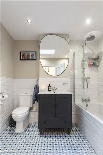 https://photos-a.propertyimages.ie/media/2/5/7/4928752/dbf3ed29-ddf7-4e40-8418-ddcc74ecddbb_l.jpg