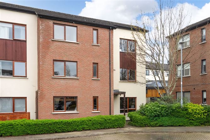 68 Hunters Walk, Hunters Wood , Ballycullen, Dublin 24
