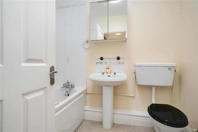 Photo 15 of 16 — 15 Hillcrest Manor, Templeogue, Dublin 6W
