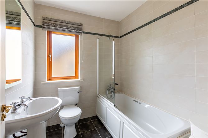 2 Cois Cuain, Courtmacsherry, Co. Cork