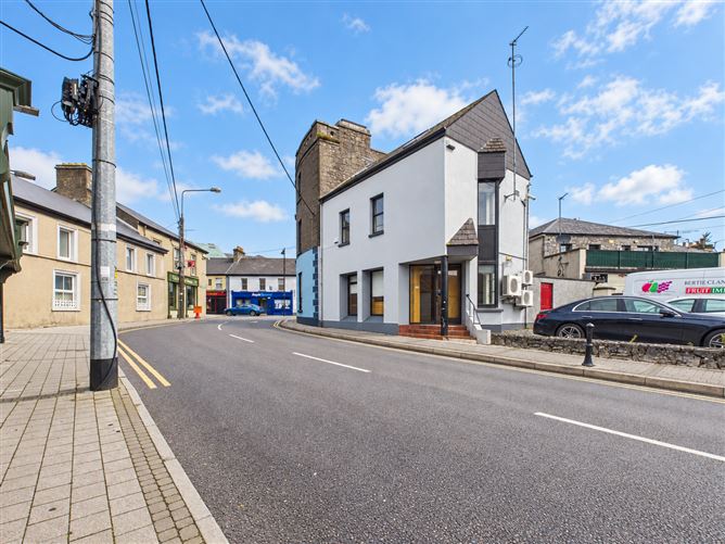 Roundtower House, Castle Street, Lanesborough Street, Roscommon Town, Co. Roscommon