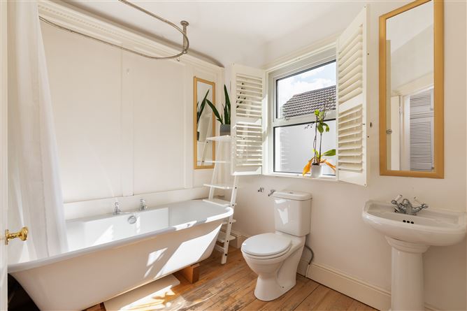 6 Oaklands Park , Sandymount, Dublin 4