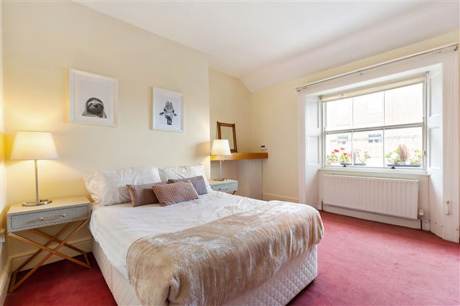 15d Warrington Place , Baggot Street, Dublin 2