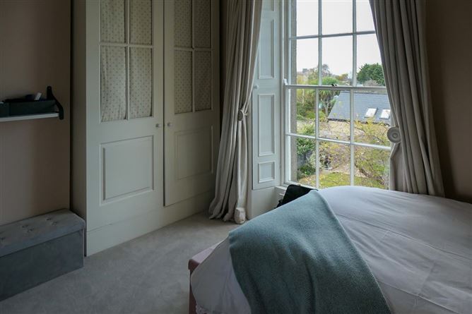 Cambridge House, 31 Sandycove Road, Sandycove, County Dublin