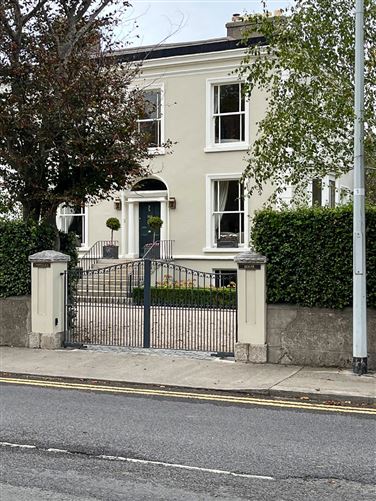 Cambridge House, 31 Sandycove Road, Sandycove, County Dublin