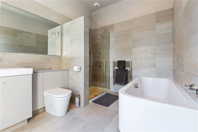 https://photos-a.propertyimages.ie/media/2/6/0/4997062/d7e38fc3-e99d-4a94-ad49-d6c2c70412a6_l.jpg
