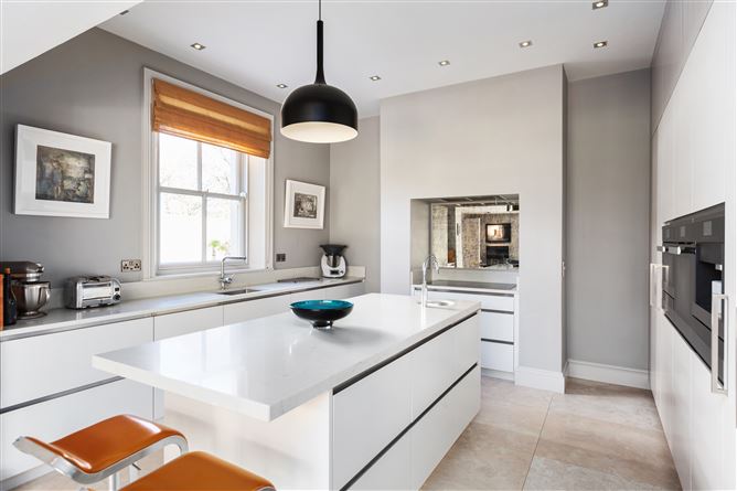 https://photos-a.propertyimages.ie/media/2/6/0/4997062/d7e38fc3-e99d-4a94-ad49-d6c2c70412a6_l.jpg
