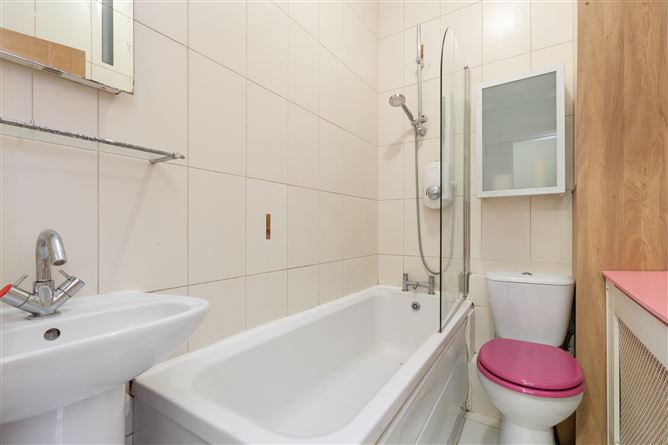 https://photos-a.propertyimages.ie/media/2/6/1/4947162/85bfb449-dd82-421f-a4f1-174509c541b3_l.jpg