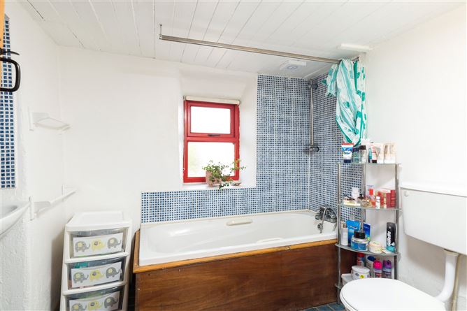 An Teach Oilean, Crossfarnoge, Kilmore Quay, Co. Wexford