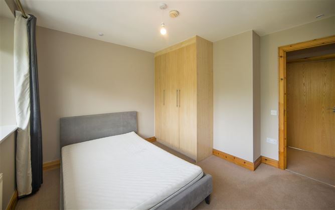5 Castlegate Green, Adamstown Castle, Lucan, Dublin