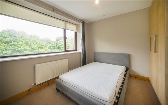 5 Castlegate Green, Adamstown Castle, Lucan, Dublin