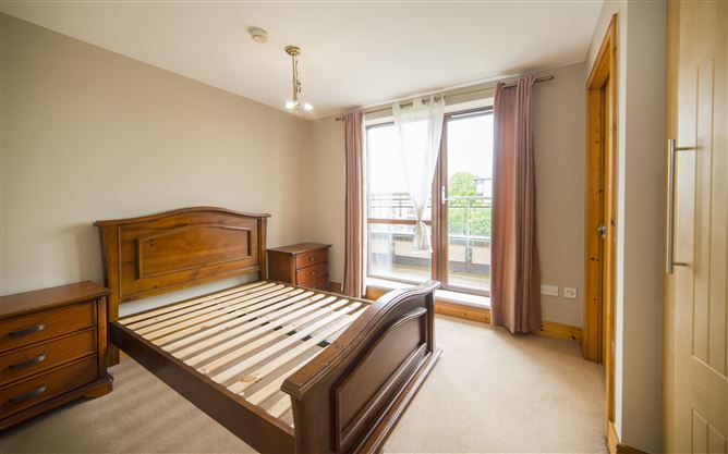 5 Castlegate Green, Adamstown Castle, Lucan, Dublin