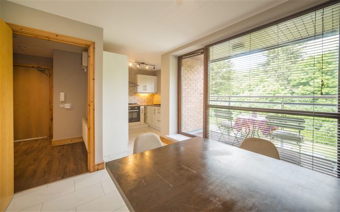 5 Castlegate Green, Adamstown Castle, Lucan, Dublin