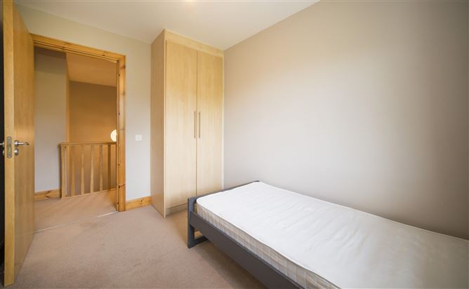 5 Castlegate Green, Adamstown Castle, Lucan, Dublin