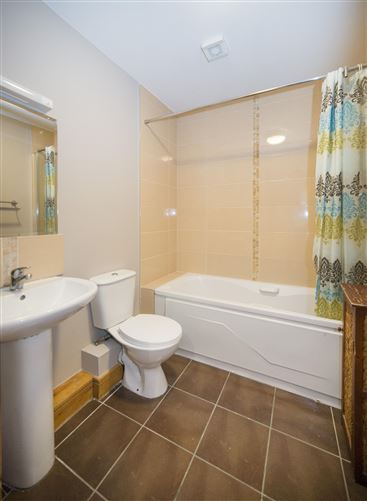 5 Castlegate Green, Adamstown Castle, Lucan, Dublin