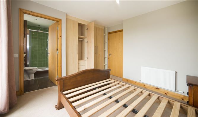 5 Castlegate Green, Adamstown Castle, Lucan, Dublin