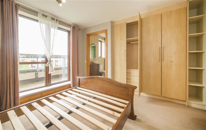 5 Castlegate Green, Adamstown Castle, Lucan, Dublin