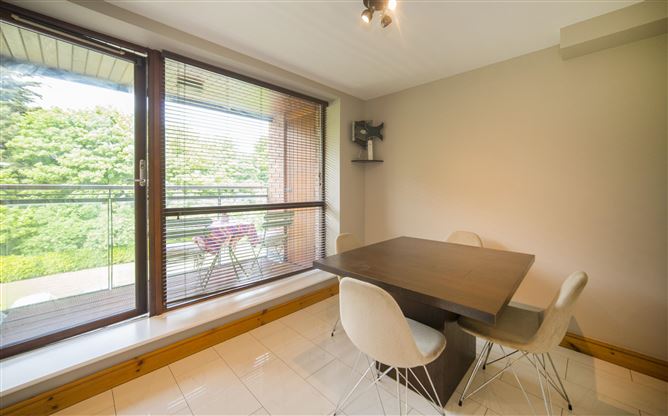5 Castlegate Green, Adamstown Castle, Lucan, Dublin