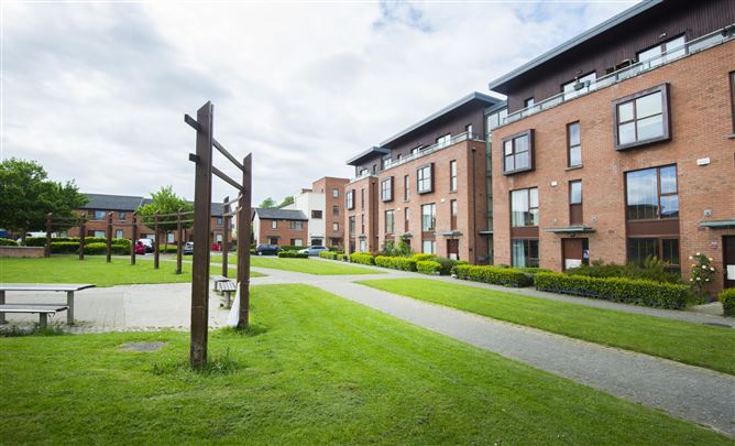 5 Castlegate Green, Adamstown Castle, Lucan, Dublin