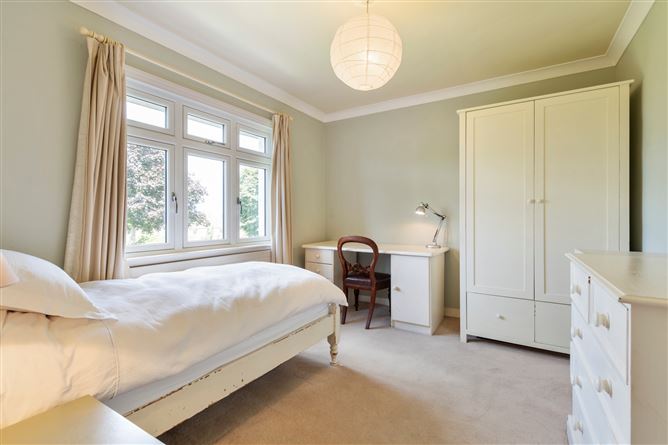 https://photos-a.propertyimages.ie/media/2/6/2/4828262/2556eb56-0251-4311-bbb7-3b0592008d6b_l.jpg