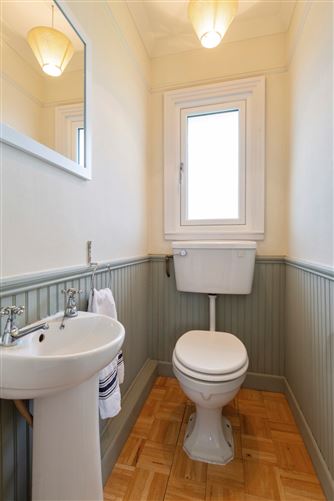 https://photos-a.propertyimages.ie/media/2/6/2/4828262/2556eb56-0251-4311-bbb7-3b0592008d6b_l.jpg