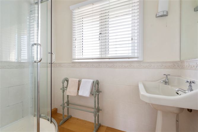 https://photos-a.propertyimages.ie/media/2/6/2/4828262/2556eb56-0251-4311-bbb7-3b0592008d6b_l.jpg
